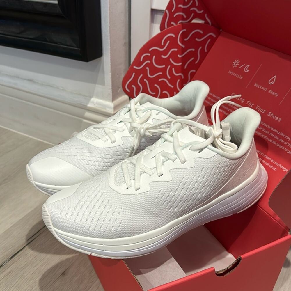 Lane-Eight NWT The Relay Trainer W Sneakers made with recycled Material. - Picture 2 of 12